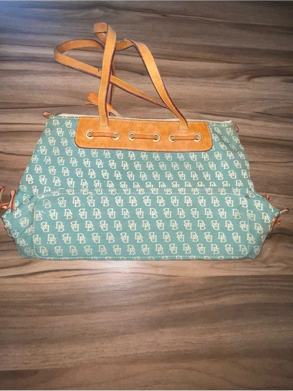 Dooney & Bourke flaws shown